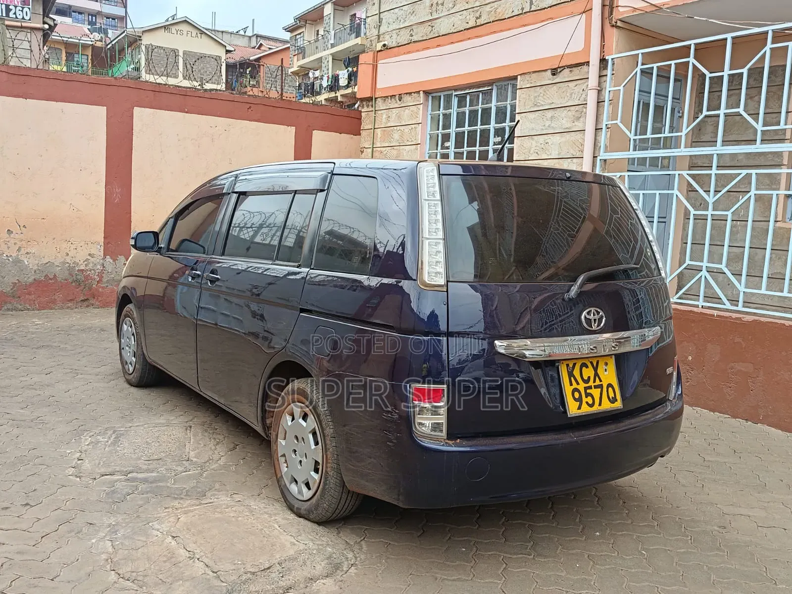 Toyota ISIS 2012 Blue