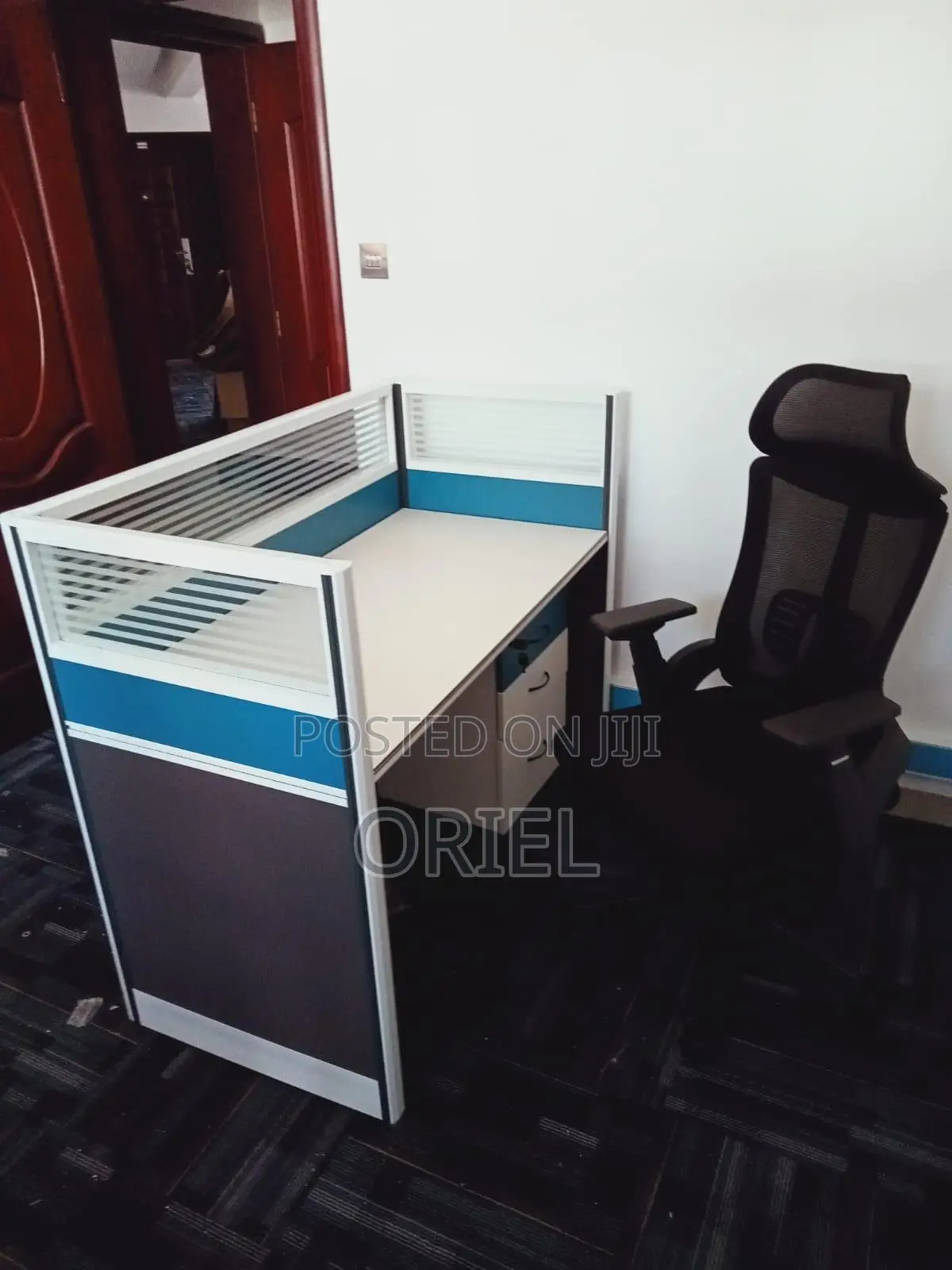 Office Workstation : 1-Way Workstation