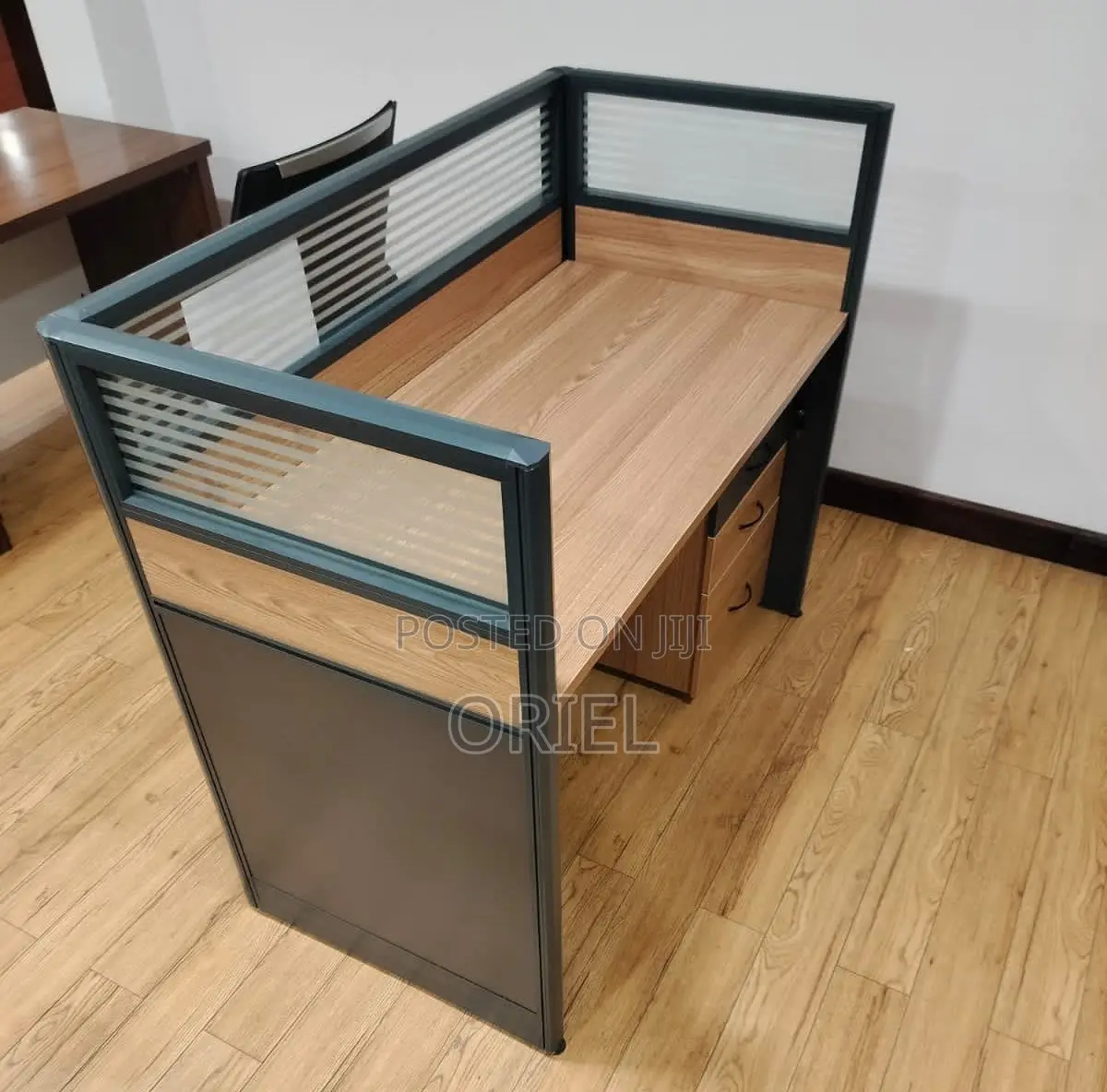 Office Workstation : 1-Way Workstation