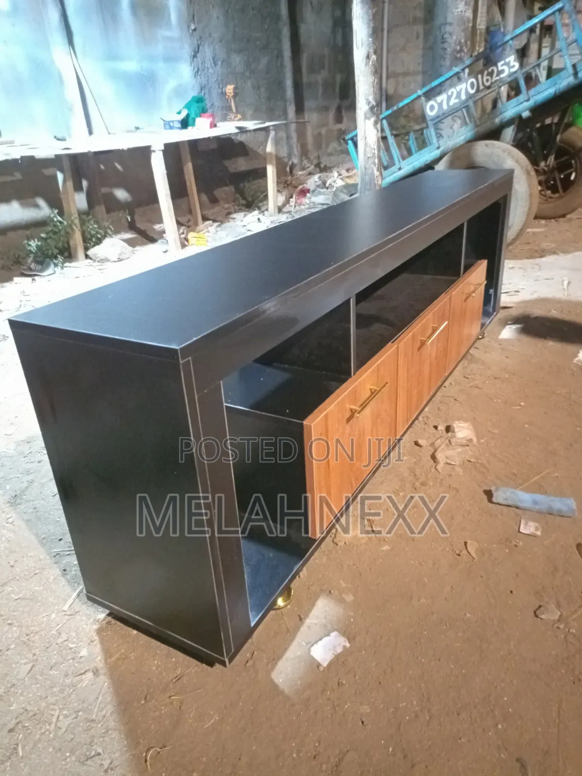 Black Royal Teak Faced Tv Stand