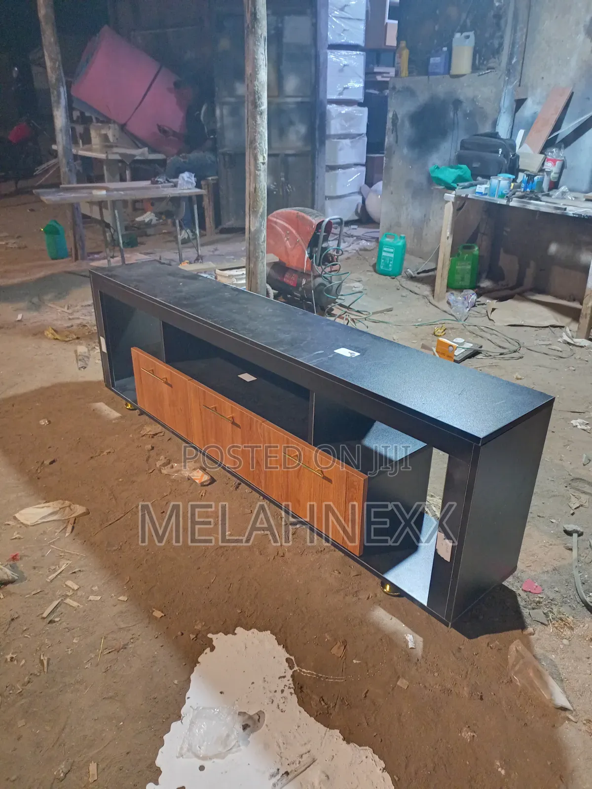 Black Royal Teak Faced Tv Stand