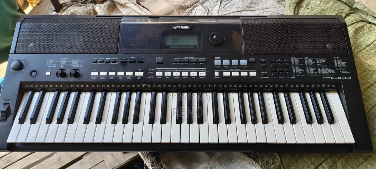 Yamaha PSR E433
