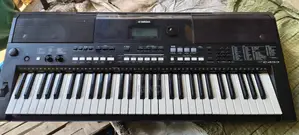 Yamaha PSR E433