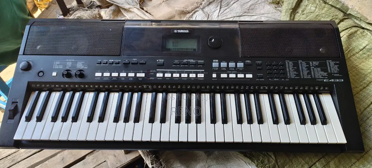 Yamaha PSR E433