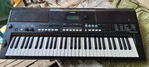 Yamaha PSR E433