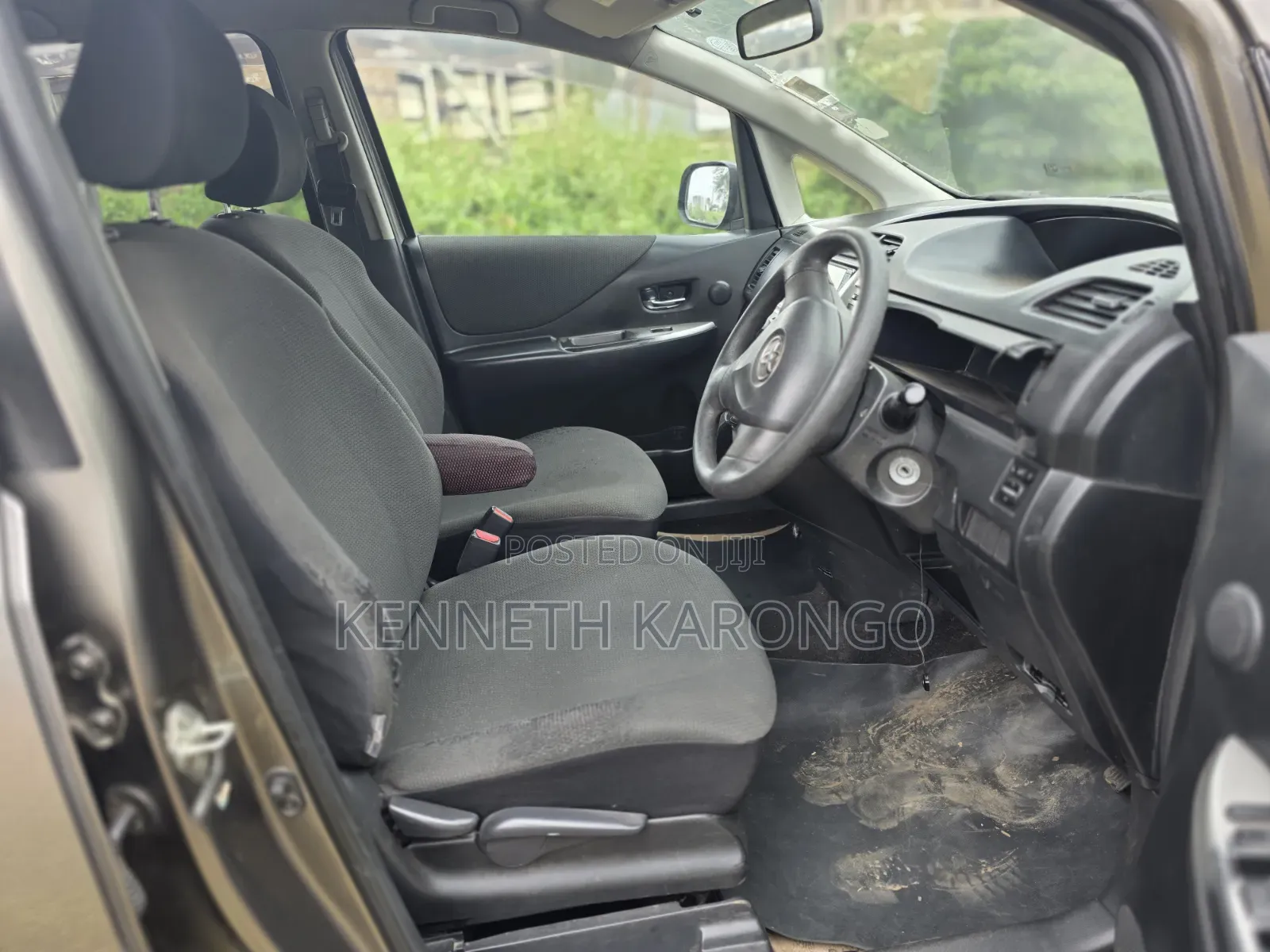 Toyota Ractis 2010 Gray