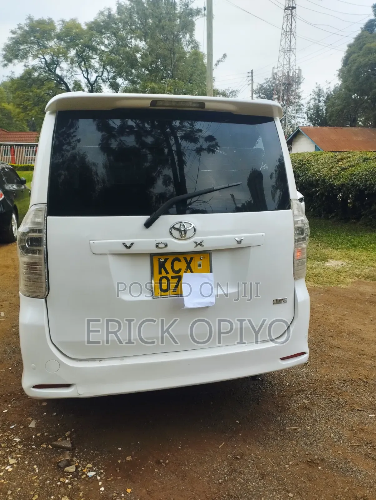 Toyota Voxy 2013 Pearl