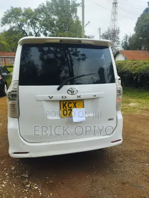 Toyota Voxy 2013 Pearl