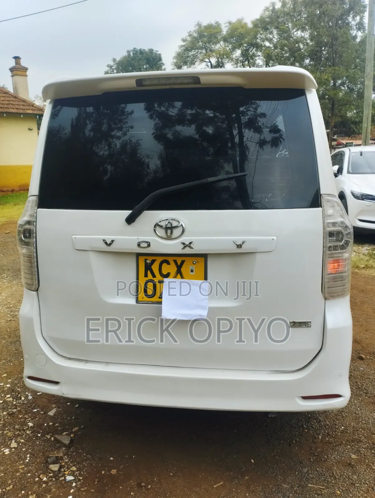 Toyota Voxy 2013 Pearl