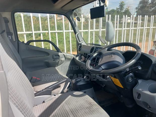 Selling Toyota Dyna Diesel 4000 Cc Automatic - thumbnail 13