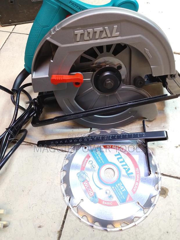 Well Performing and Heavy Duty 1200w Total Circular Saw