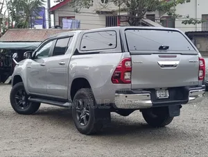 Toyota Hilux 2020 Silver