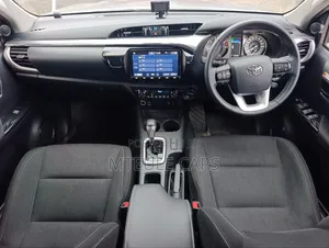 Toyota Hilux 2020 Silver