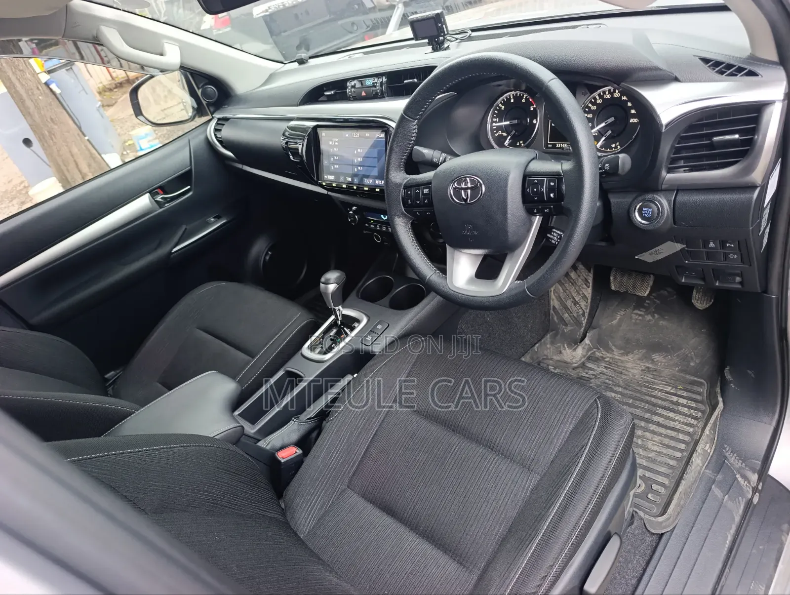 Toyota Hilux 2020 Silver