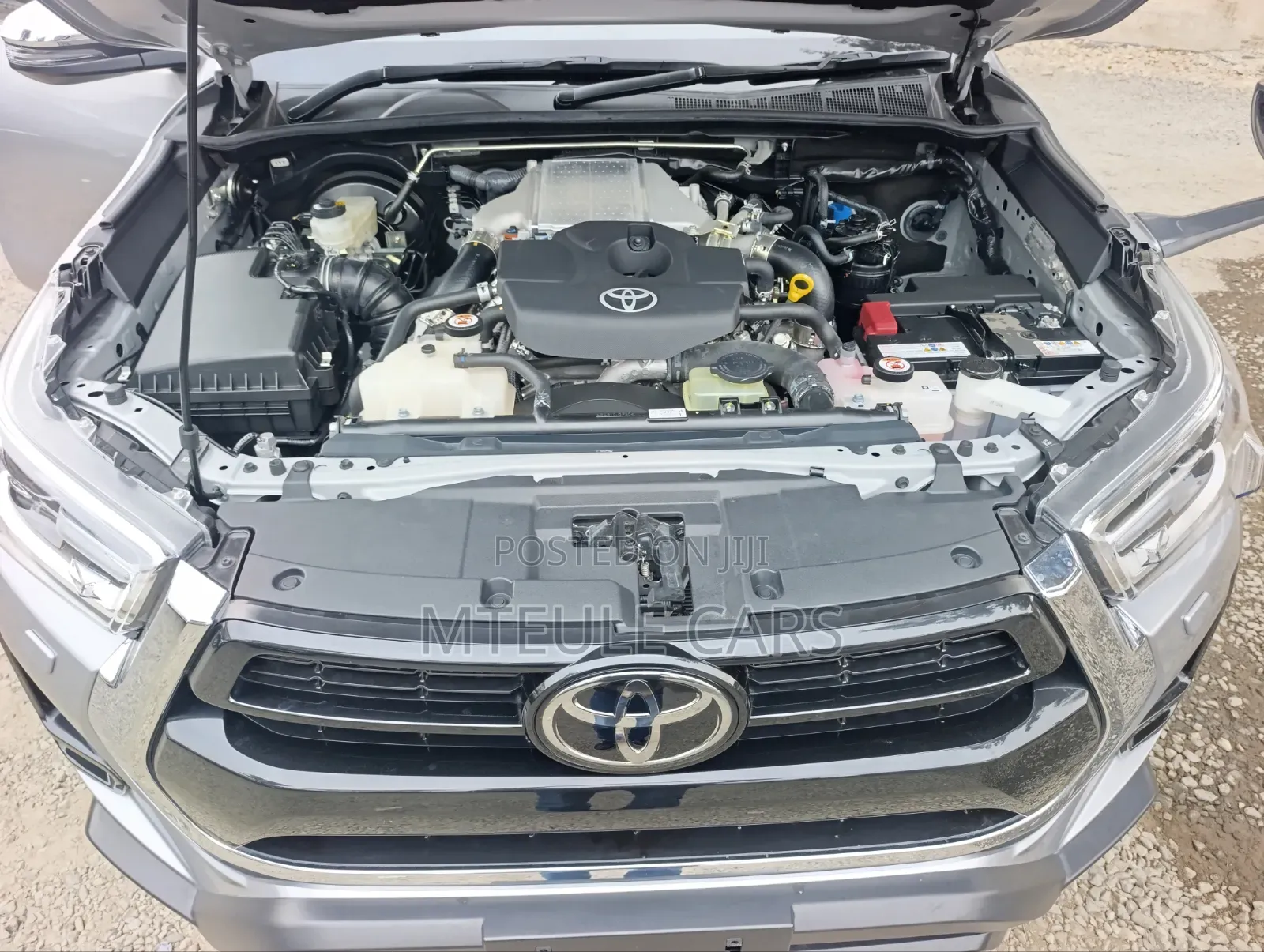 Toyota Hilux 2020 Silver