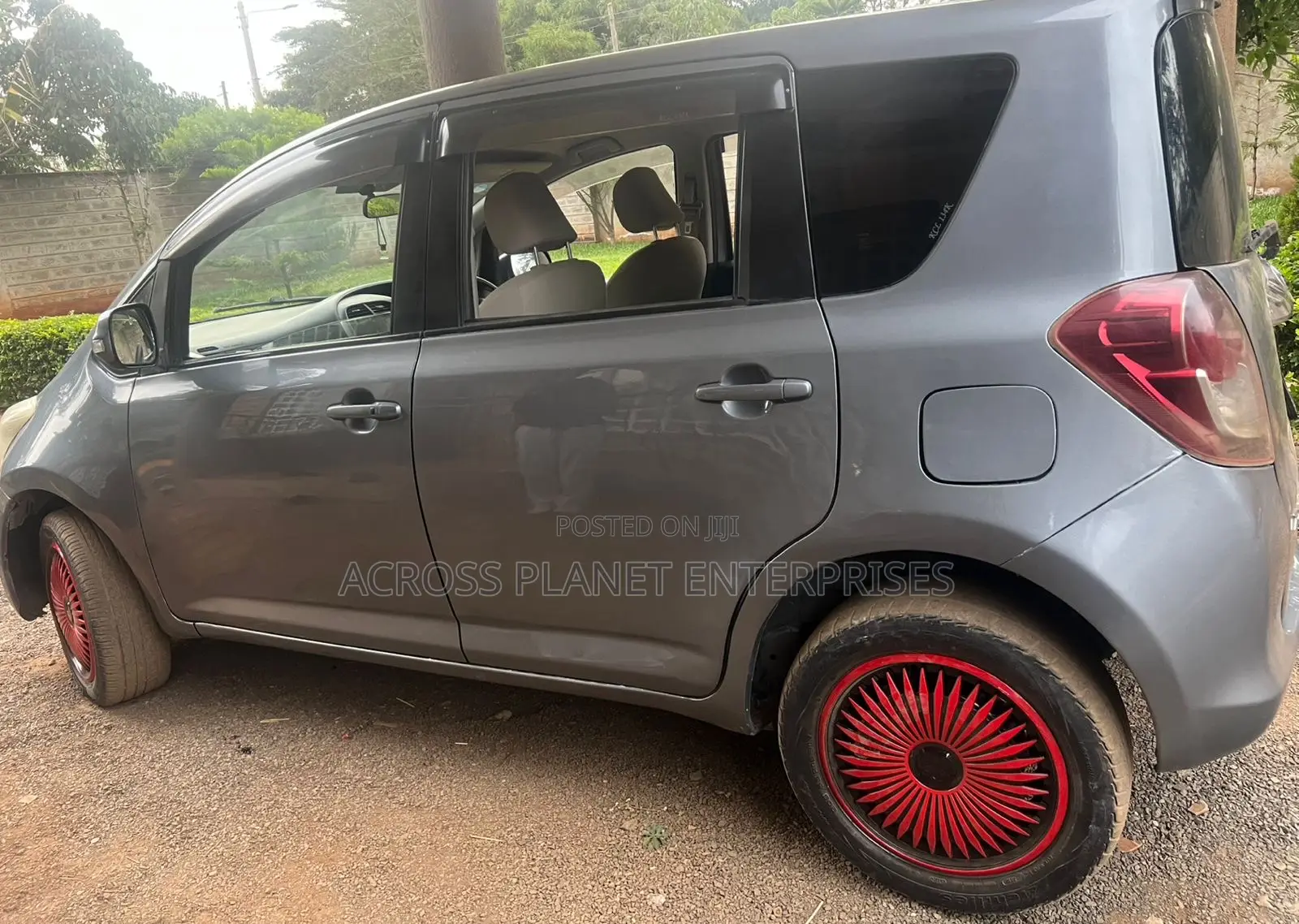 Toyota Ractis 2010 Gray