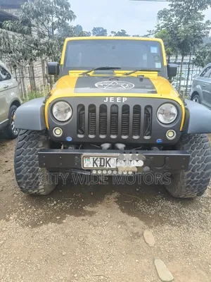 Jeep Wrangler Rubicon 2010 Yellow