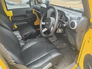 Jeep Wrangler Rubicon 2010 Yellow