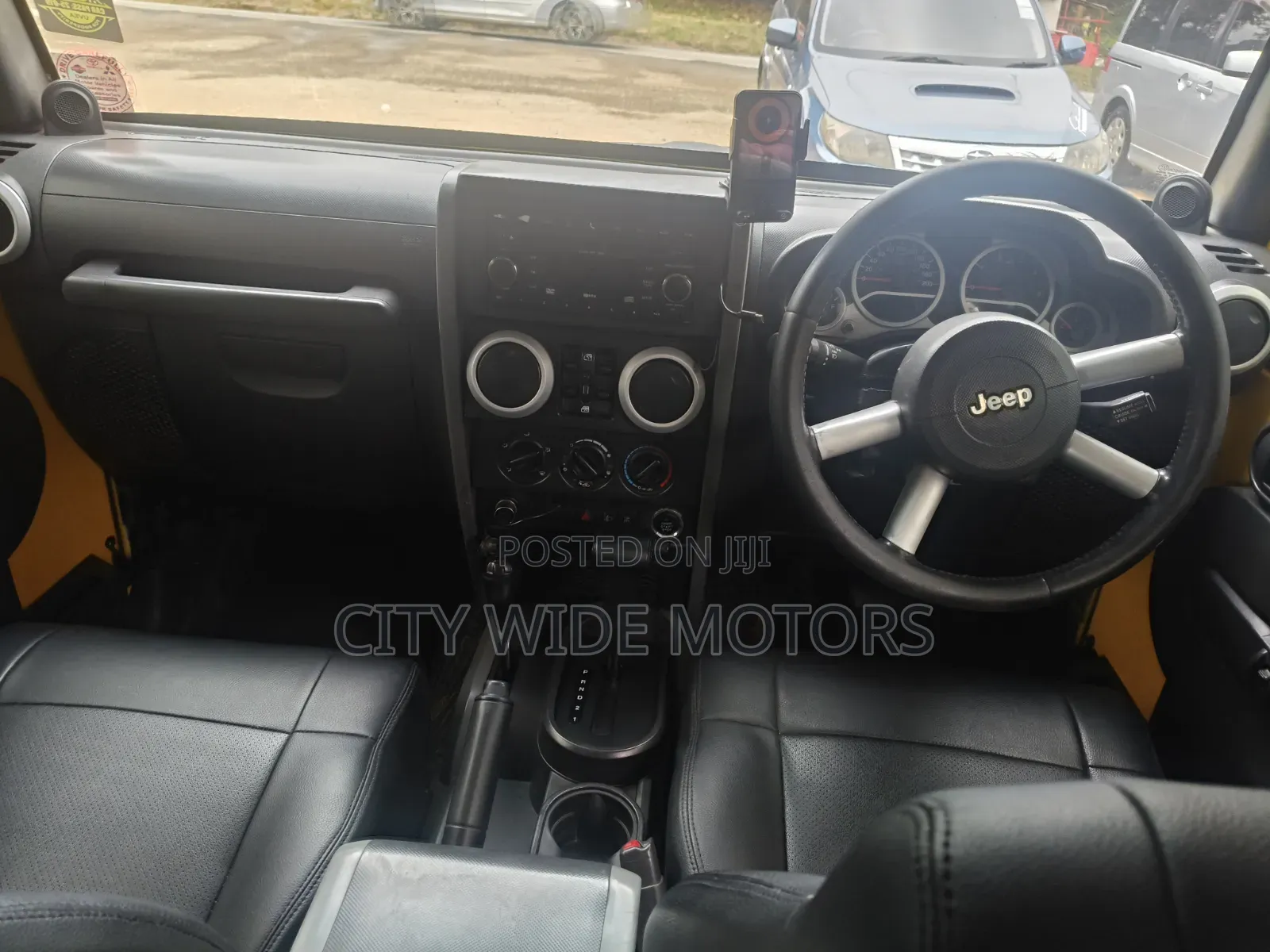 Jeep Wrangler Rubicon 2010 Yellow