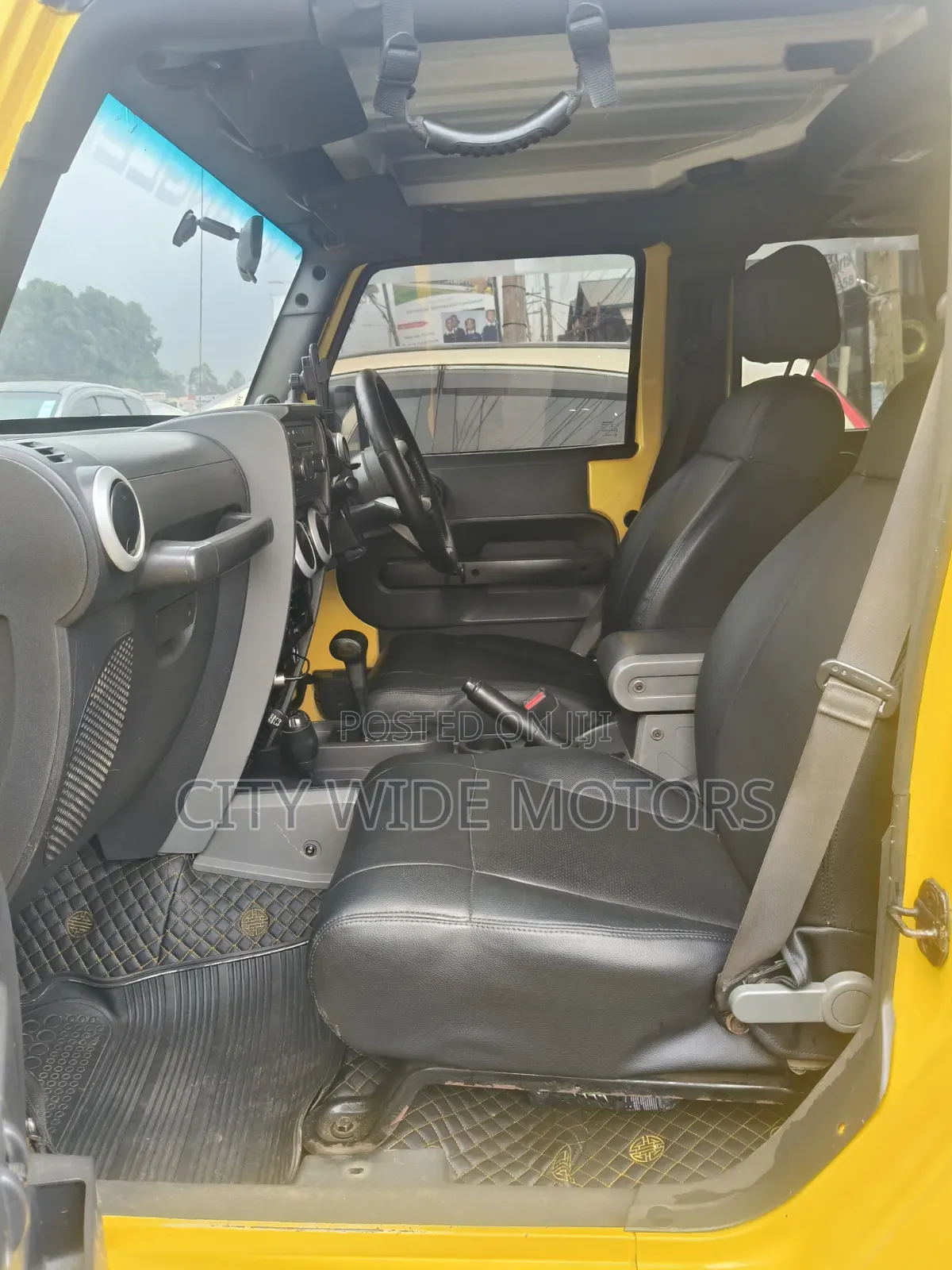 Jeep Wrangler Rubicon 2010 Yellow