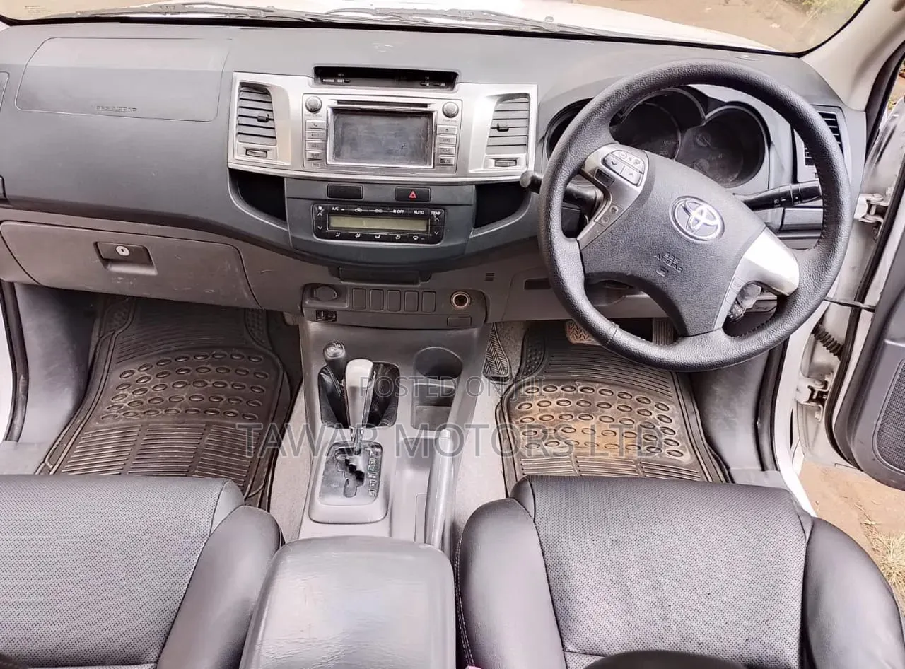 Toyota Hilux 2016 White