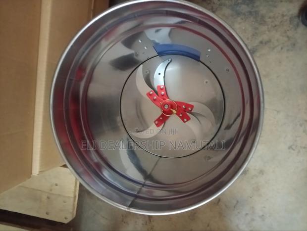 Heavy-Duty Animal Feed Processor for Poultry Livestock - thumbnail 2