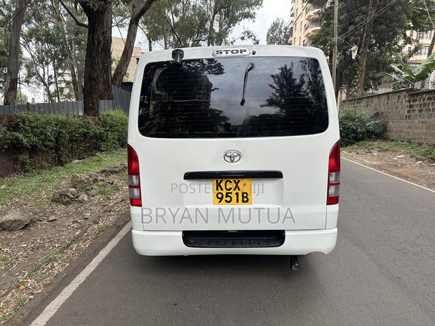 Toyota HiAce 2012 White - thumbnail 3