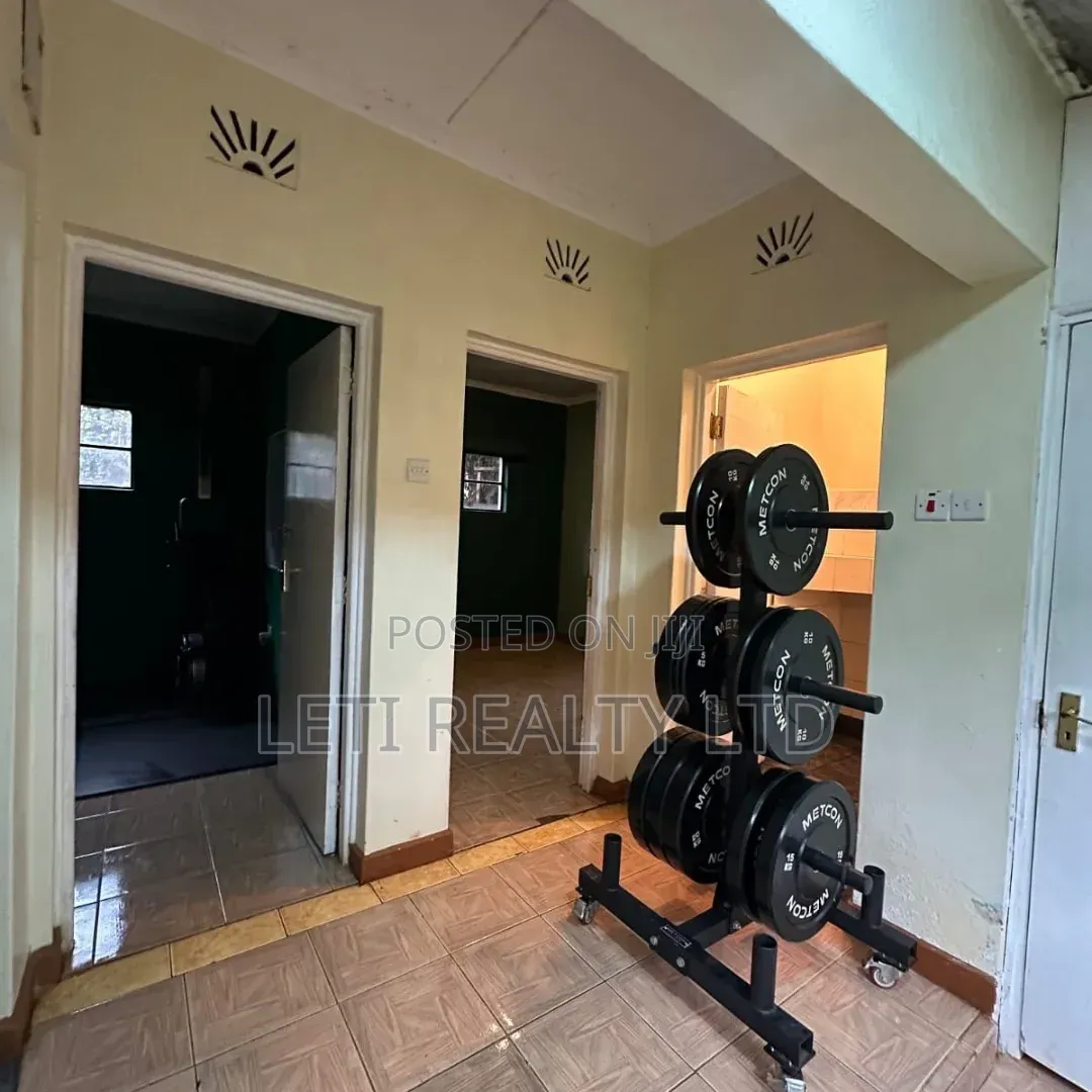 12bdrm House in Muthangari for rent