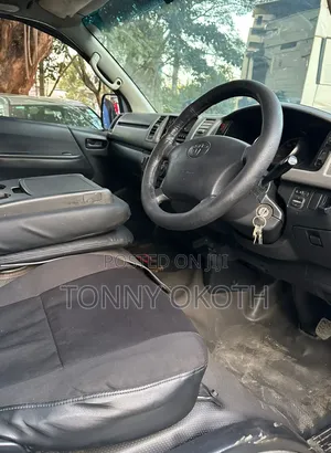 Toyota HiAce 2012 Silver