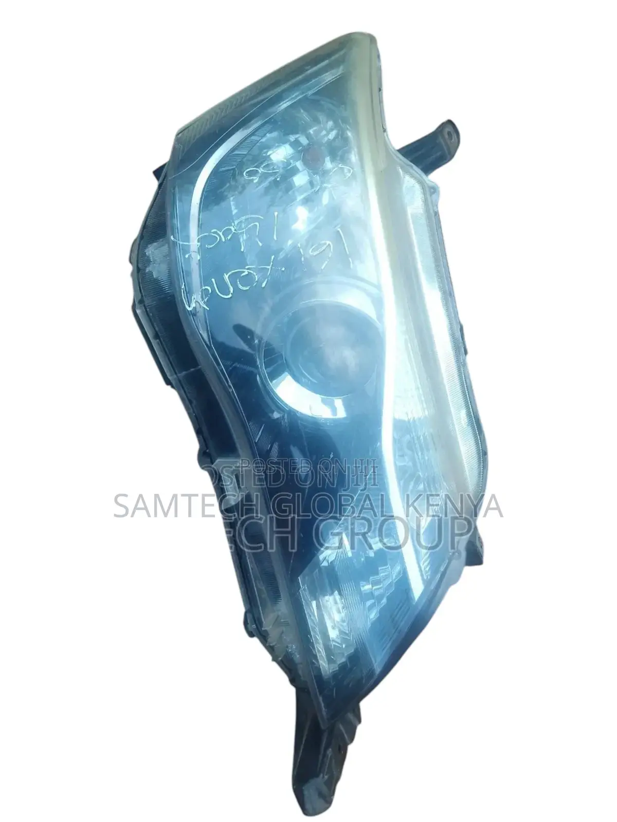 Fielder 161 Xenon Headlights