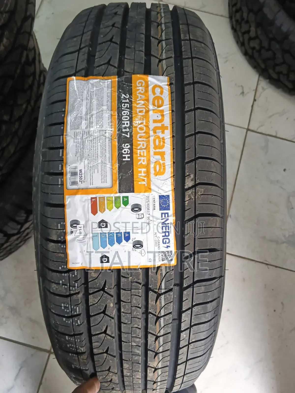 215/60r17 Centara