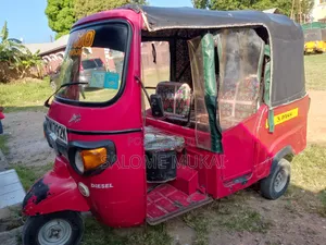 Piaggio 2021 Red