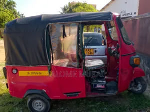 Piaggio 2021 Red