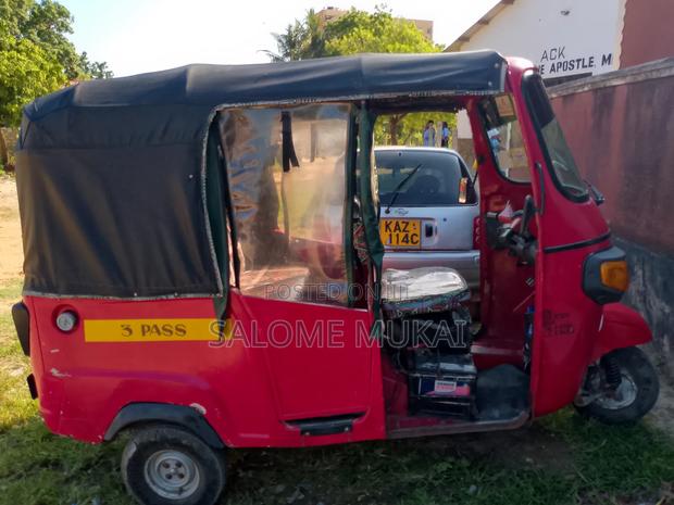 Piaggio 2021 Red - thumbnail 3