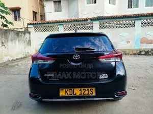 Toyota Auris 2016 Black