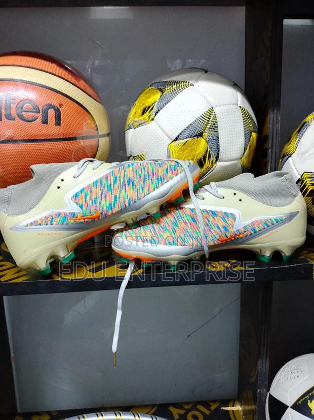 Size 39,(7) Phantom Nike Football Boots