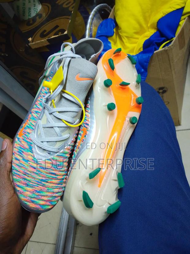 Size 39,(7) Phantom Nike Football Boots - thumbnail 2