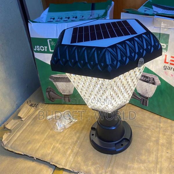 Solar RGB Gate Pillar Light – Color Changing Outdoor Garden Lamp