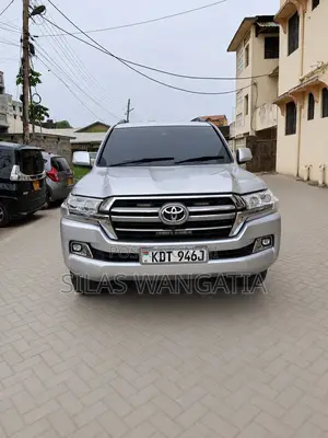 Toyota Land Cruiser 4.6 V8 ZX 2010 Gray