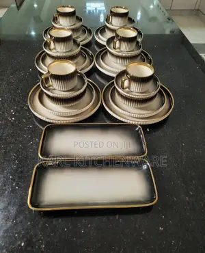 32-Piece Elegant European Porcelain Dinner Set With Gold Rim
