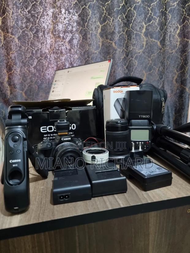 A Barely Used Canon Eos R50, Speedlite,Tripod. - thumbnail 2