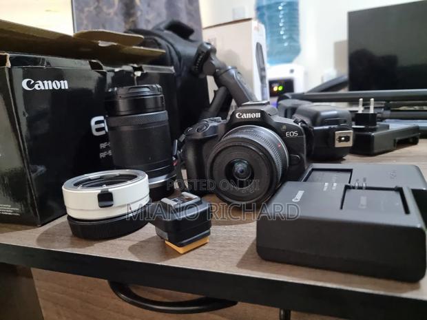 A Barely Used Canon Eos R50, Speedlite,Tripod. - thumbnail 4