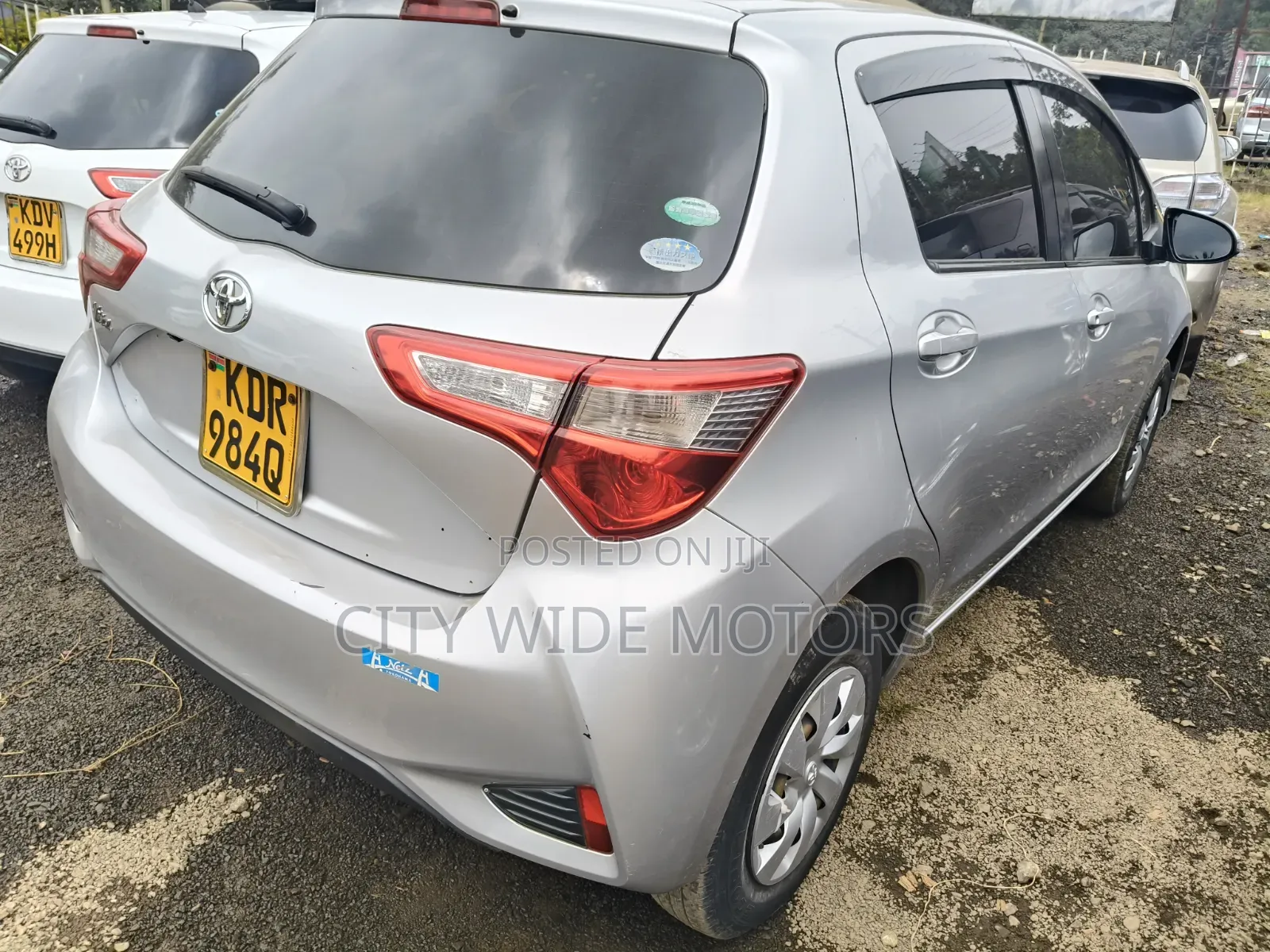 Toyota Vitz 2017 Silver