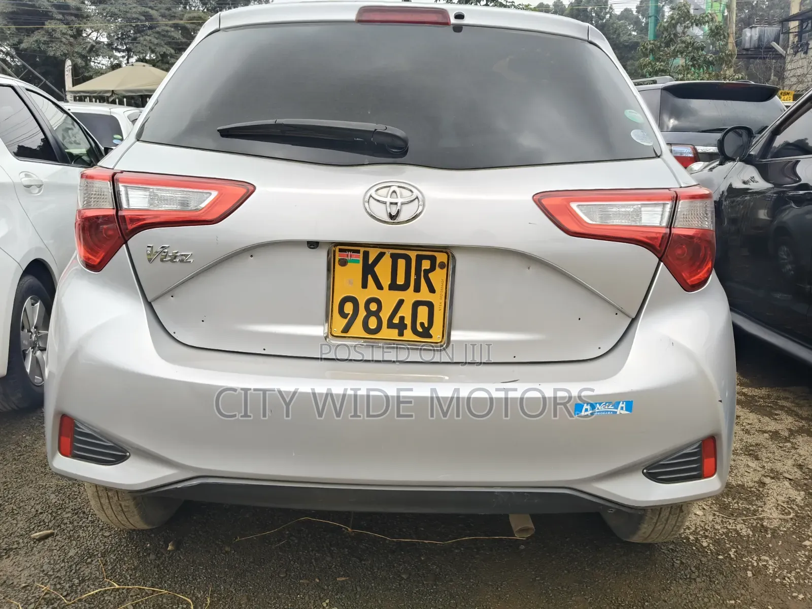 Toyota Vitz 2017 Silver