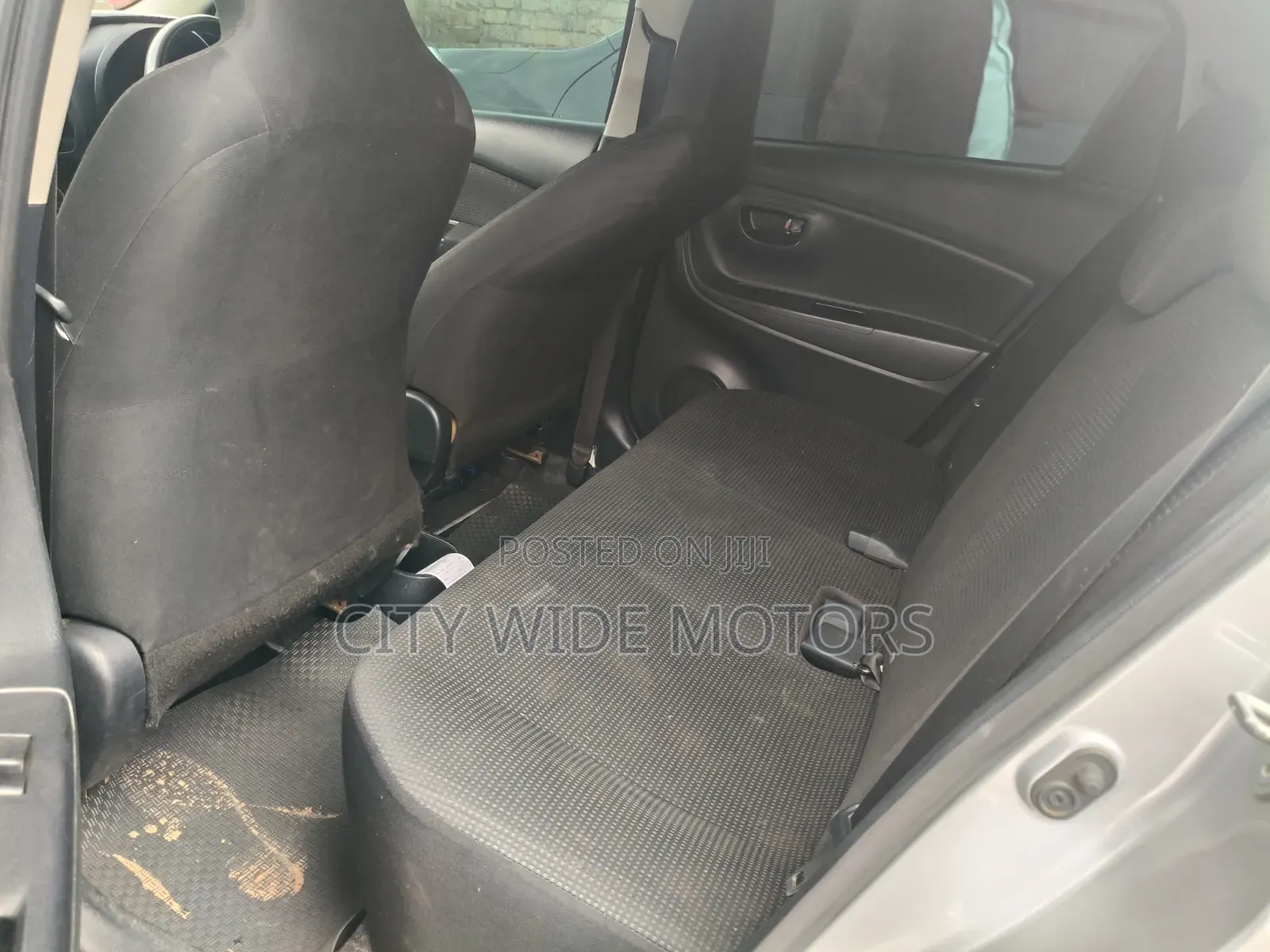 Toyota Vitz 2017 Silver