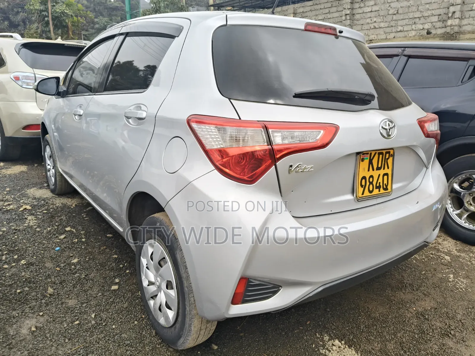 Toyota Vitz 2017 Silver