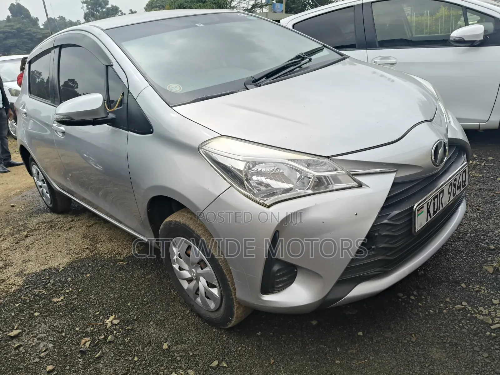 Toyota Vitz 2017 Silver