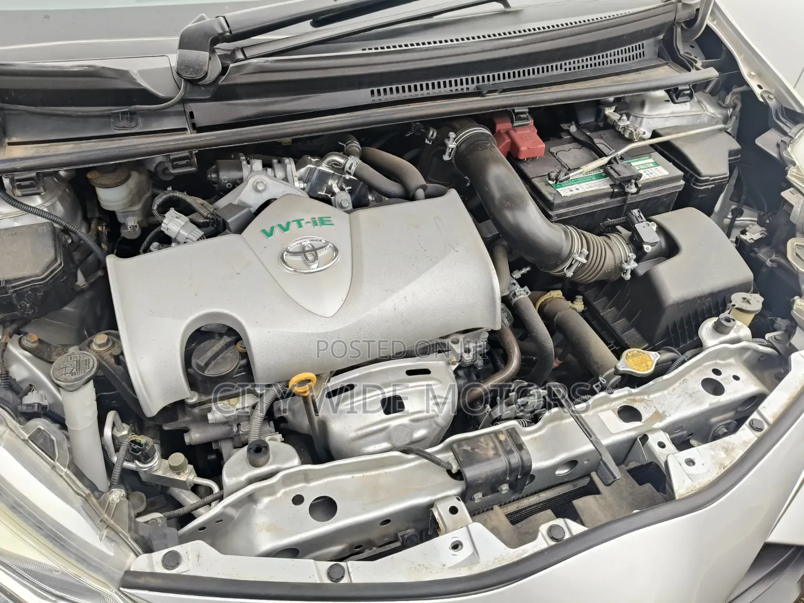 Toyota Vitz 2017 Silver