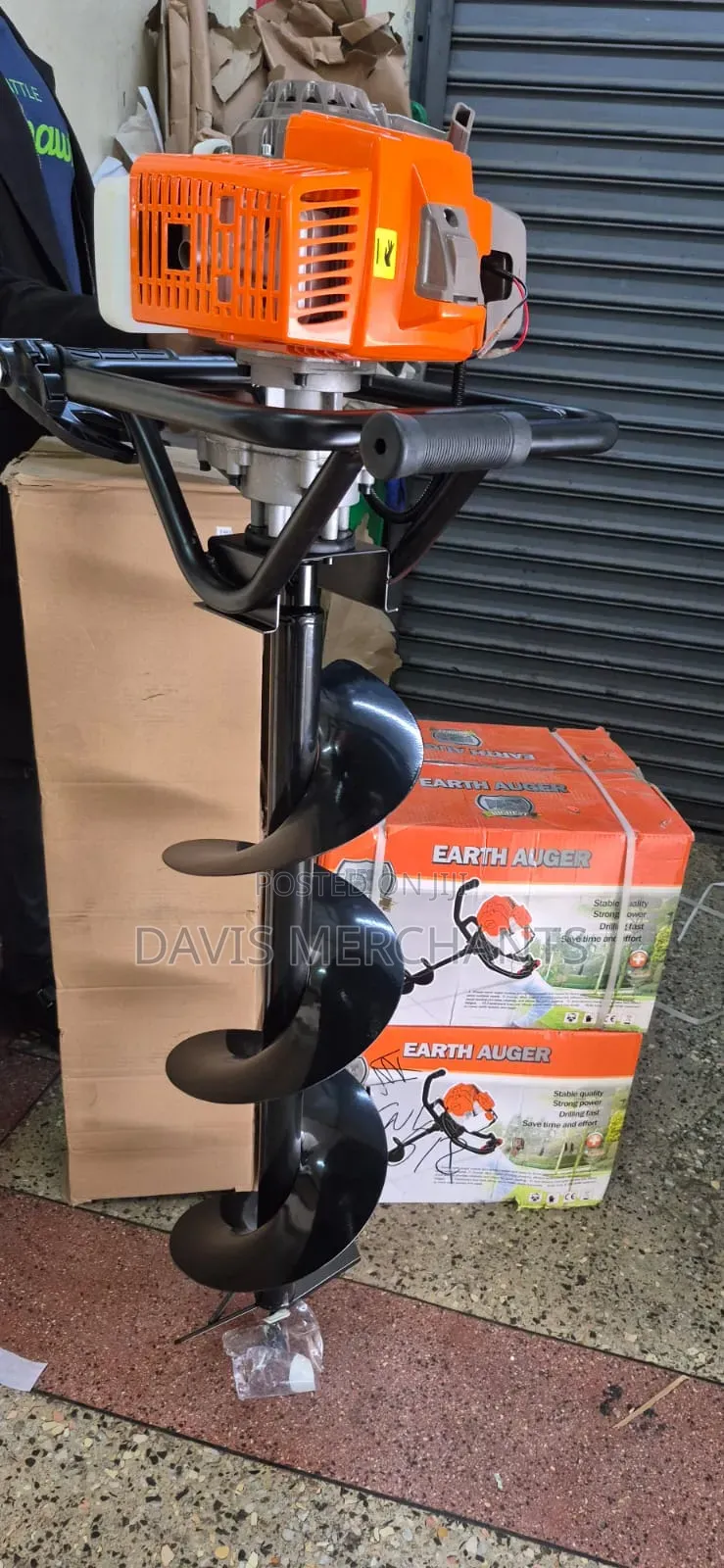 Landscaping Earth Auger Has 3 Bits of Varying Thicknesses 2 Stroke.