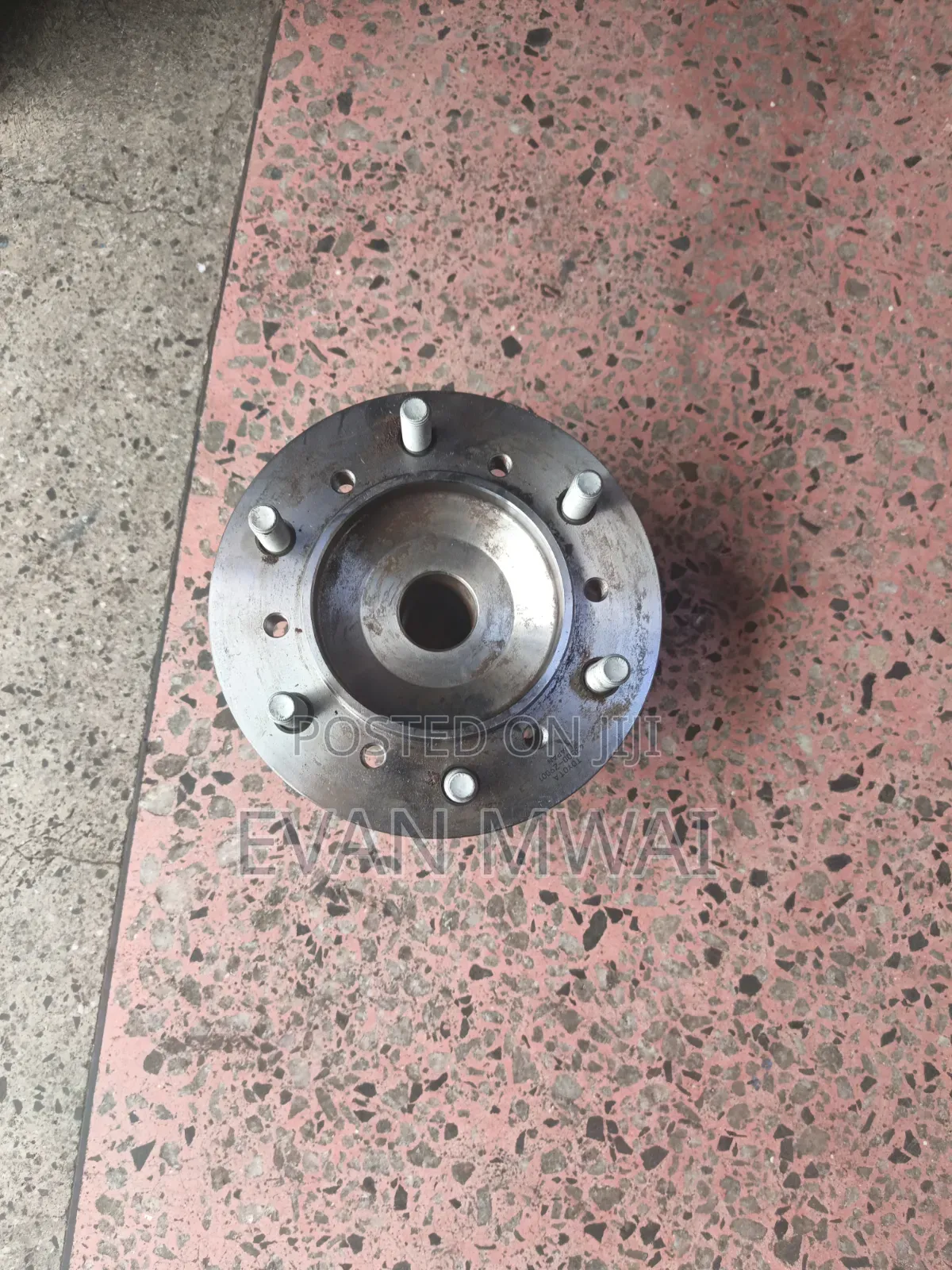 Toyota Hiace 7l Front Hub Available